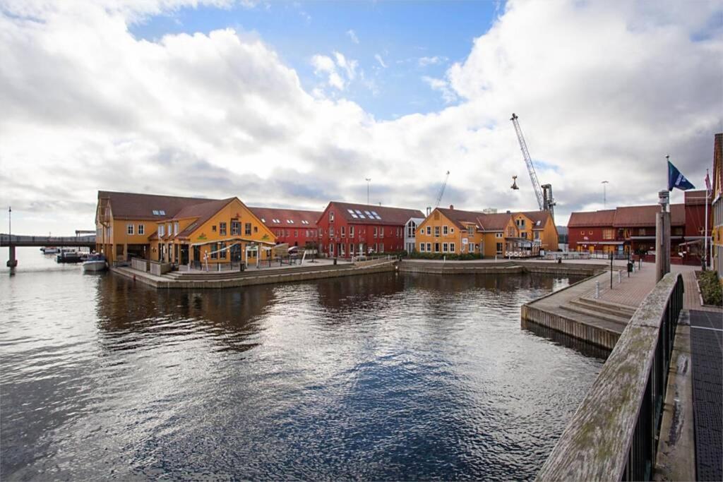 Kongensgate, Koselig Liten Leilighet, 5 Min Unna Sentrum Кристиансанд Экстерьер фото
